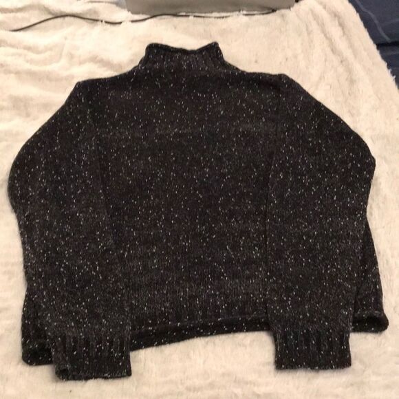 Black and white sweater - Picture 5 of 5